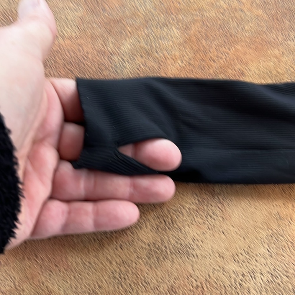 Lululemon Women's Black Hooded zip up active performance Jacket. - Picture 7 of 7